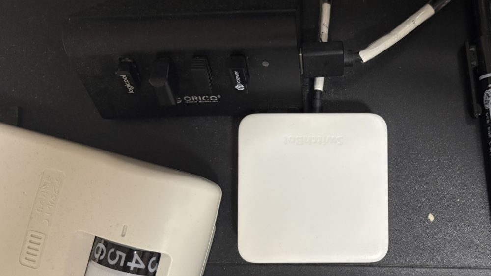 現在の初代SwitchBot Hub Miniと周辺機器